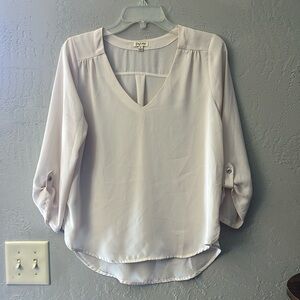 Ivory colored light weight blouse with 3/4 sleeves. Size Medium